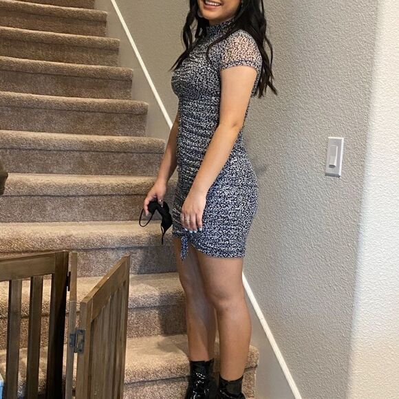 Forever 21 Floral Black White Dress Mock Neck Short Sleeves Ruched M Lining - Picture 9 of 10